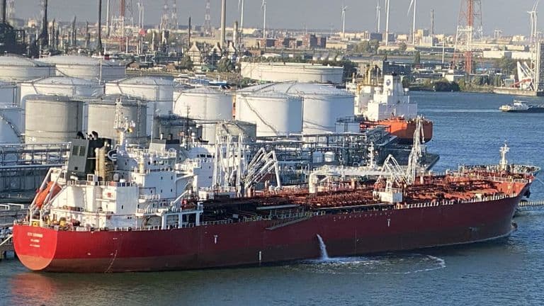 Russia Uses Bitcoin, USDT for Oil Deals with China, India