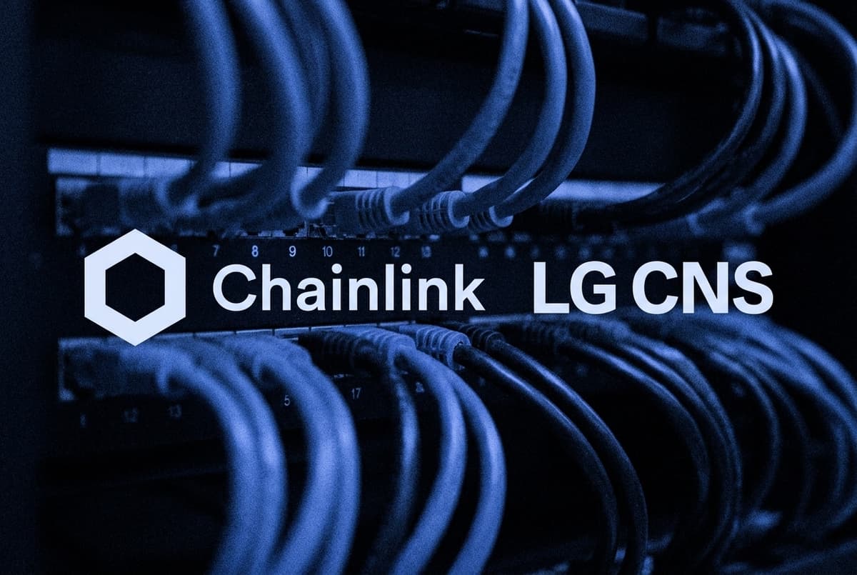 The names Chainlink and LG CNS in large pale blue letters, side by side with the Chainlink mark, over a blurred dark panel of plugged-in cables.