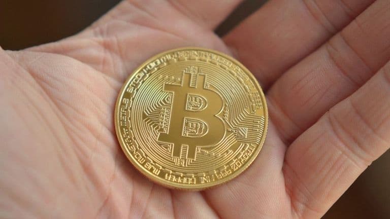 Bitcoin Dominance and Its Relation With Altcoin Price
